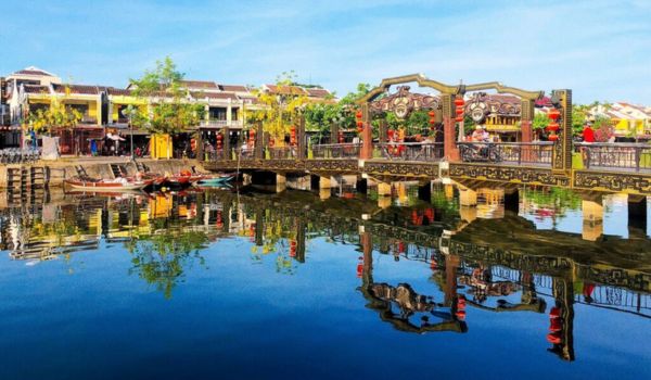 Hoi An, que alguna vez fue uno de los puertos comerciales más importantes del sur de Asia y un importante centro de intercambio cultural entre Oriente y Occidente, es una de las ciudades más encantadoras de Vietnam. 